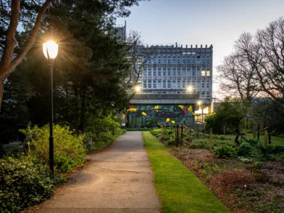 KMG 008 final bktphoto nuartabz webres