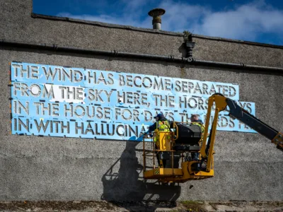 Robert Montgomery 002 prod bktphoto nuartabz webres