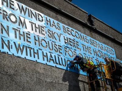 Robert Montgomery 001 prod bktphoto nuartabz webres