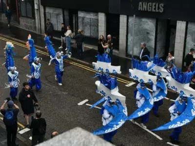 Crew parade Dod 4