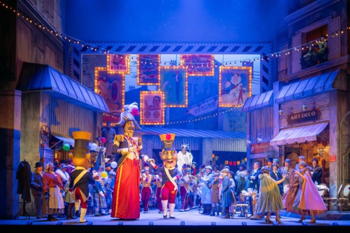 The Chorus and Childrens Chorus of La boheme Photo by Mihaela Bodlovic 3