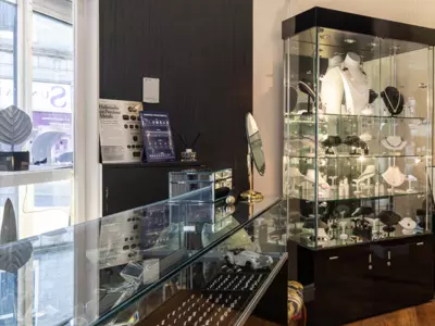 Mccalls jewellery interior2