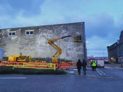 Vhils2